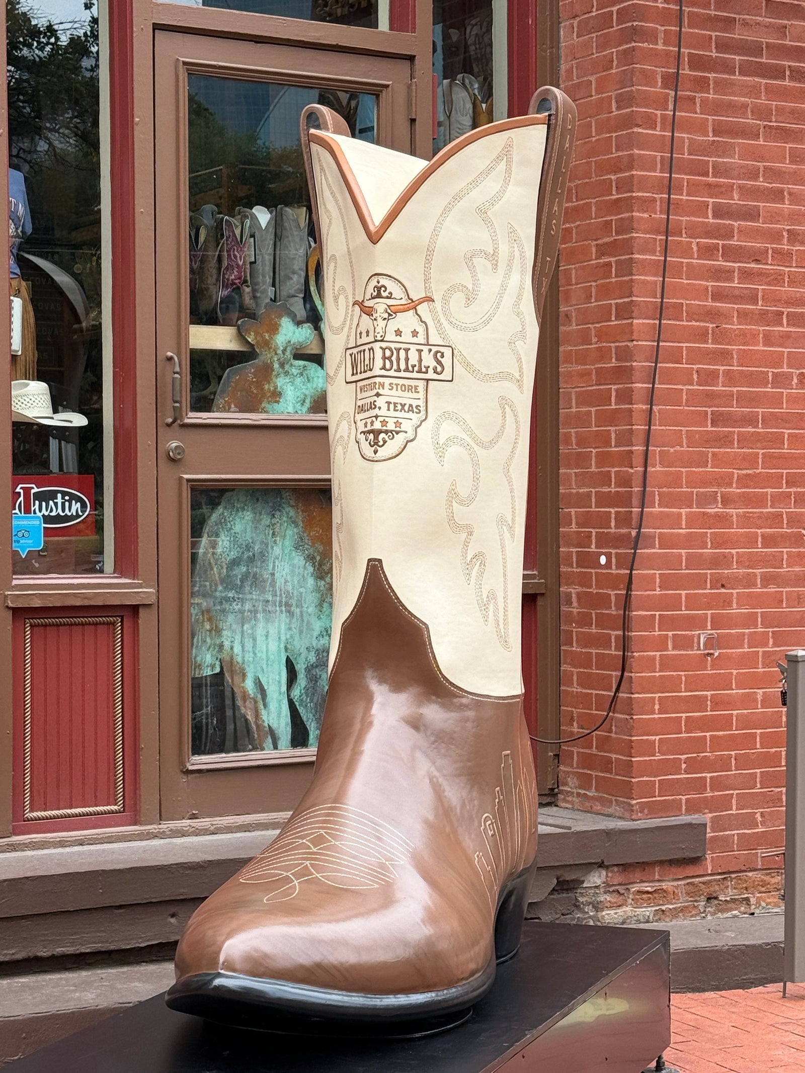Wild Bill’s Unveils 8-Foot Cowboy Boot in the Heart of Downtown Dallas