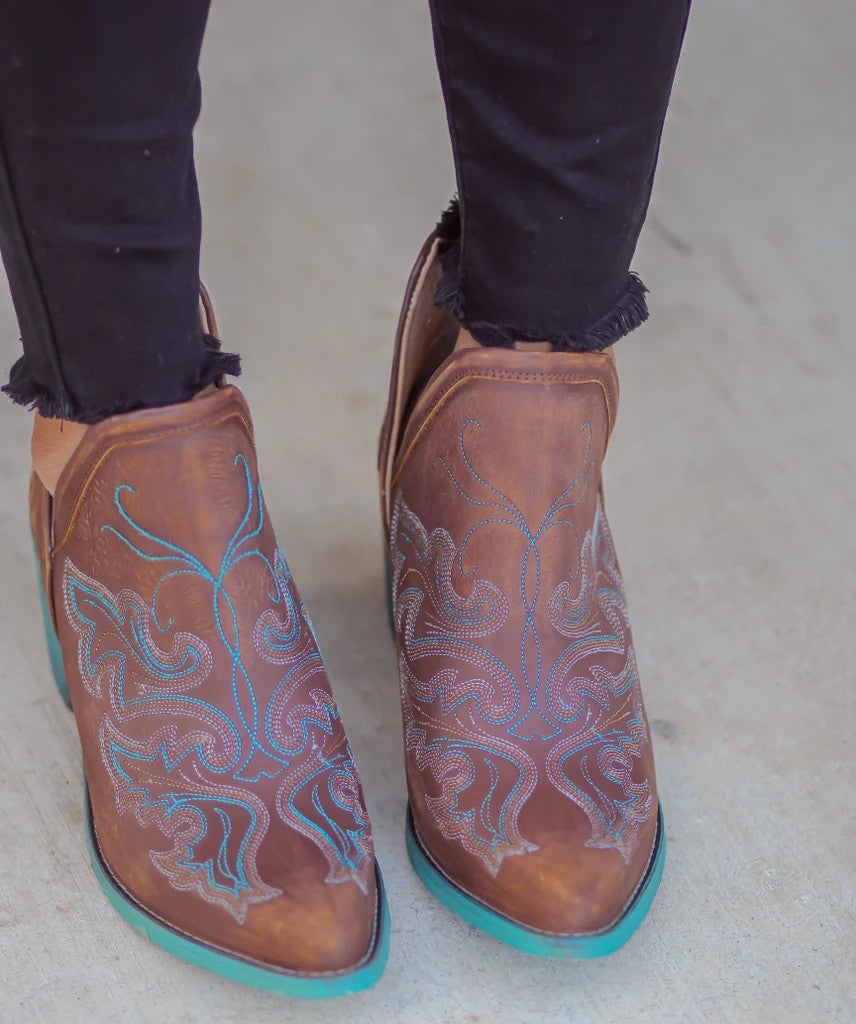 Corral Women's Cognac Embroidery Shoe Boot Q0099