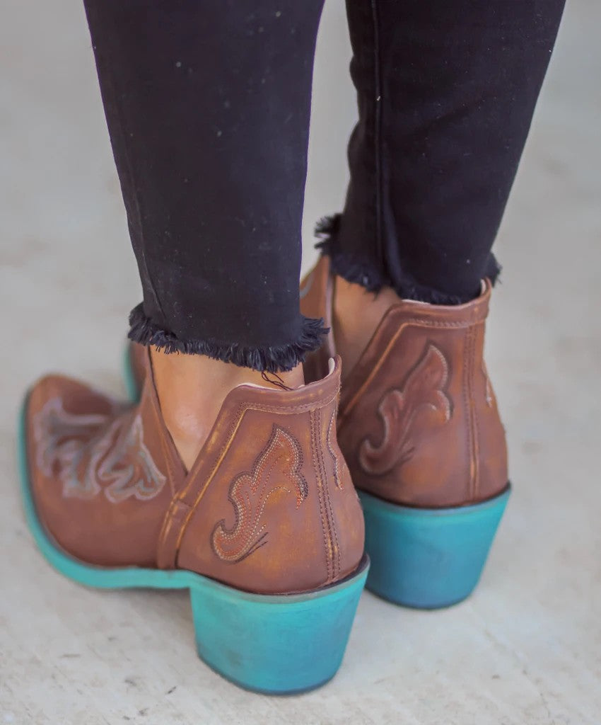 Corral Women's Cognac Embroidery Shoe Boot Q0099